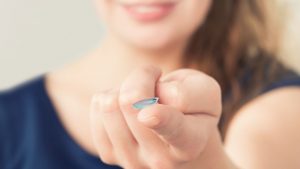 عدسات طبية ملونة