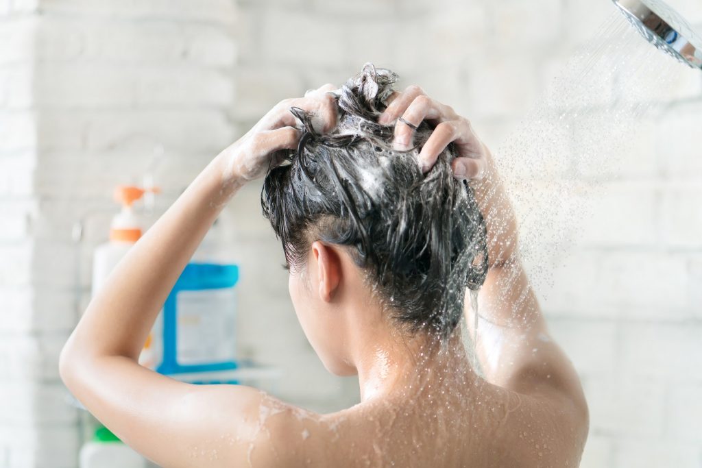 كم مرة يجب أن تغسلي شعرك لتحافظي على نظافته وصحته