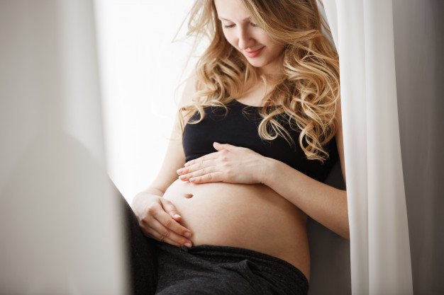 الدليل الشامل حول العناية بالشعر أثناء الحمل