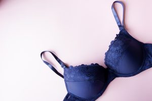 ايجابيات و سلبيات ارتداء حمالة الصدر