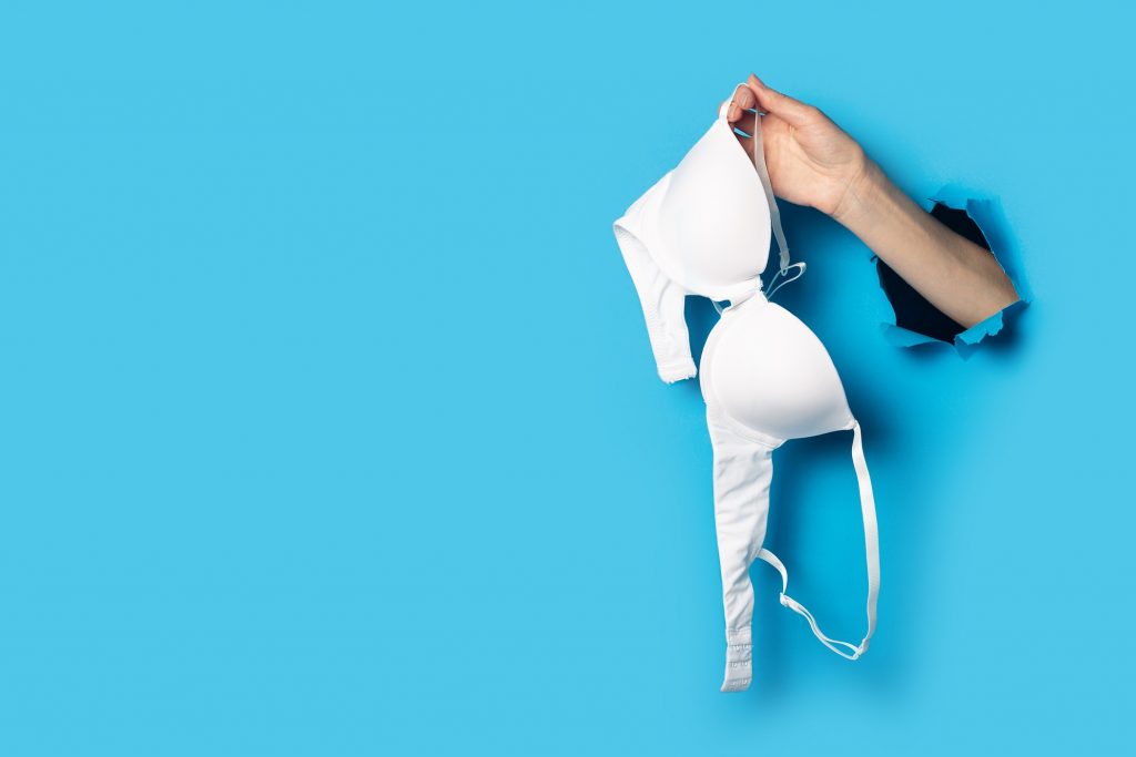 أخطاء ترتكبها النساء عند ارتداء الملابس الداخلية