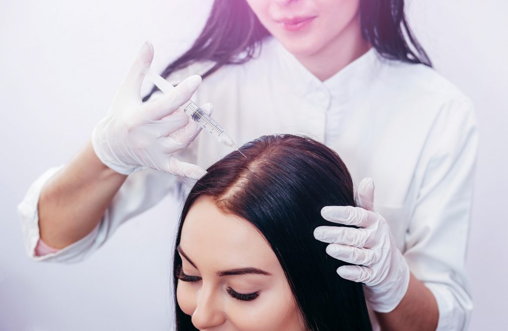 الدليل الشامل حول تقنية الميزوثيرابي لعلاج تساقط الشعر