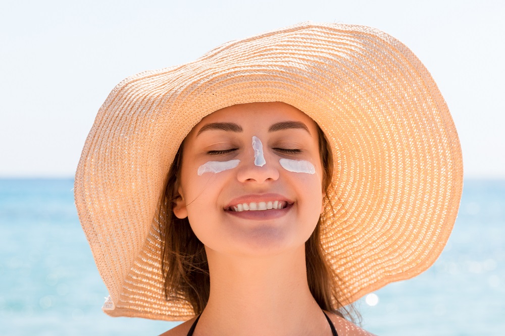نصائح لحماية  بشرة الوجه من أشعة الشمس