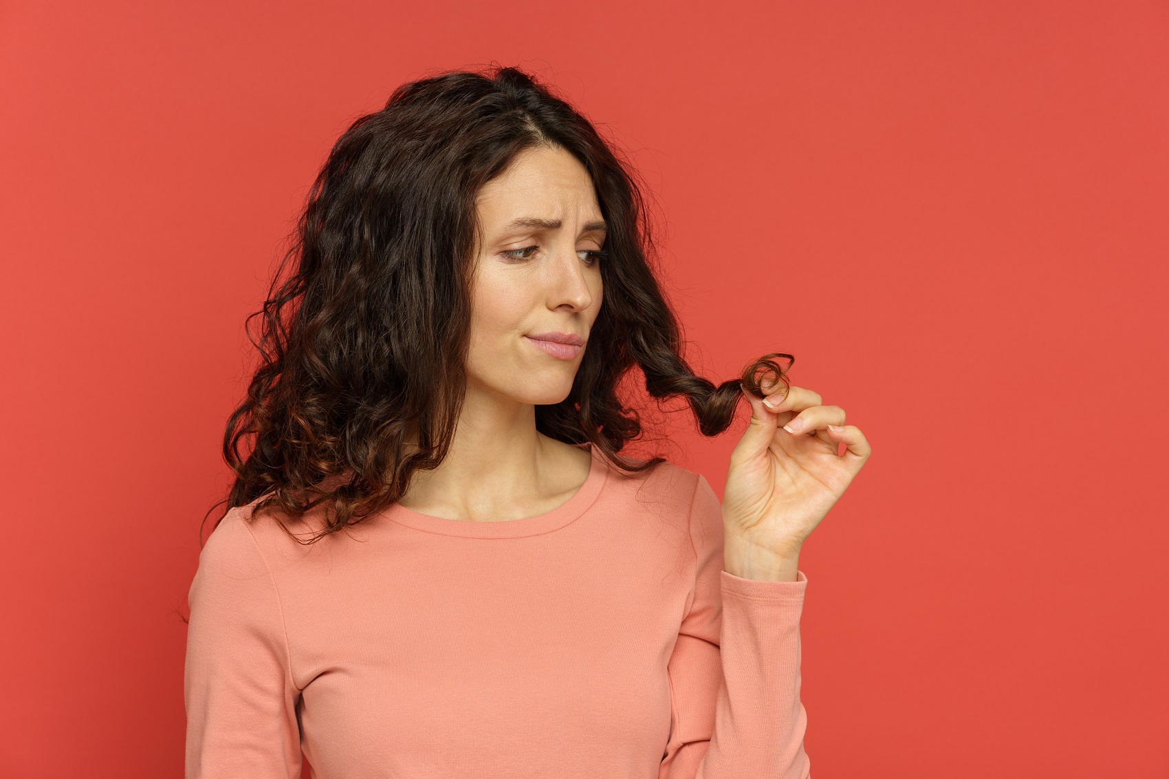 تعرفي على 3 طرق تساعد على علاج الشعر المجعد