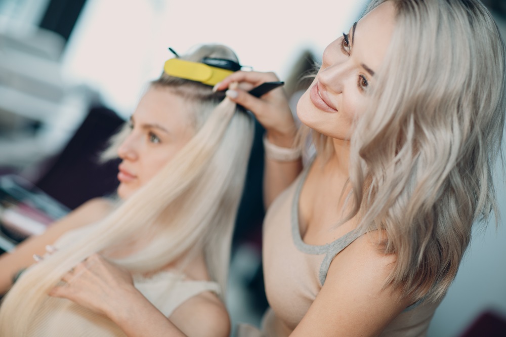 الدليل الشامل حول كيفية اختيار وتطبيق  وصلات الشعر، والعناية بها
