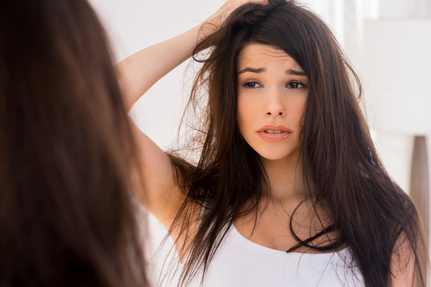 جفاف الشعر: الأسباب، والعلاجات، وطرق الوقاية