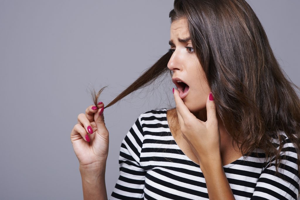 الشعر الضعيف: العلامات والأسباب و 6 طرق لتقويته