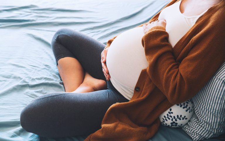 هل علاج البروتين للشعر آمن للحامل؟