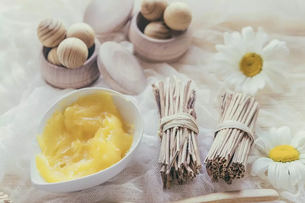 6 طرق مختلفة لتحضير ماسك لتغذية الشعر