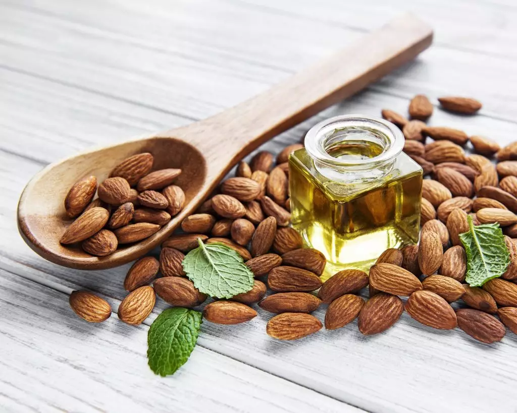 ماسكات بمكونات طبيعية لتكثيف الشعر