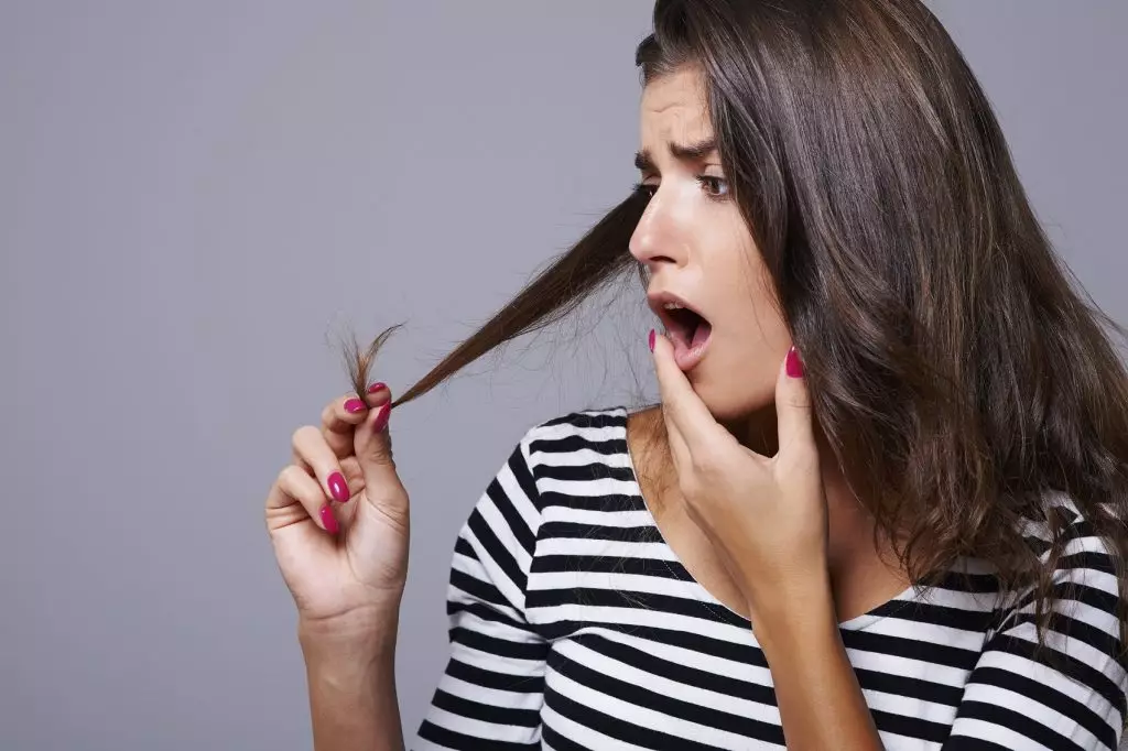 الشعر الضعيف: العلامات والأسباب و 6 طرق لتقويته