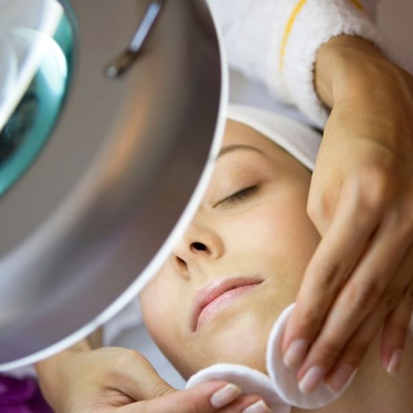 Facial Pigmentation Treatments: Your Way towards a Youthful Skin