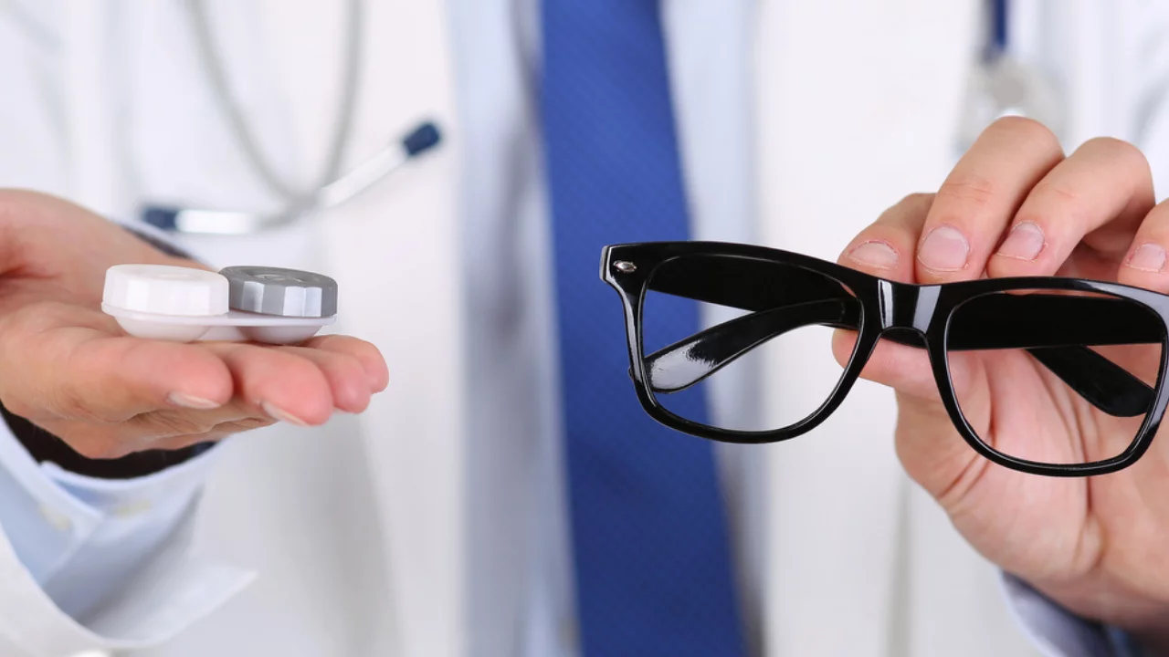 contact lenses vs glasses